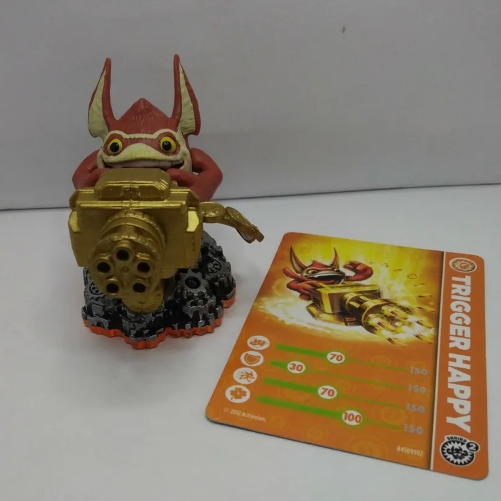 Skylanders Giants TRIGGER HAPPY Figure w/ card  Sticker And Code.